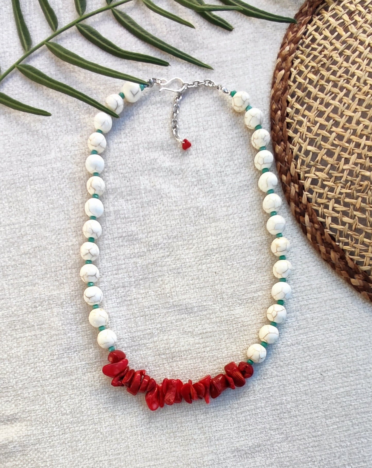 OCEAN Collar de verano con piedras mixtas y corales rojos